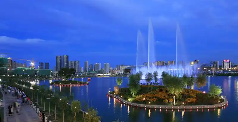 推荐理由:天鹅河景区运营期间接待了大量的疆内外游客,美丽的风光