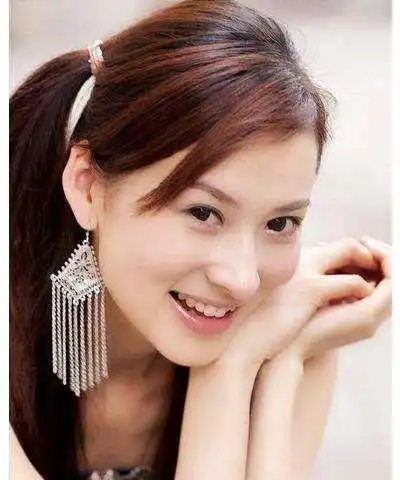 当年翟煦飞和李佳航主演的《金甲战士》,承载了很多九零后的童年回忆