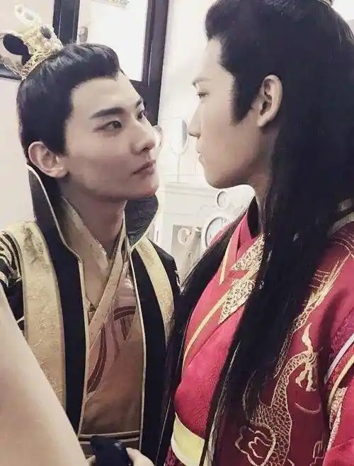 原创小型古偶剧泛滥,新晋90后男演员们,谁能突出重围?