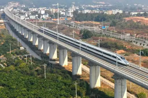 图为2021年12月10日,京港高铁赣州至深圳段(简称赣深高铁)正式开通