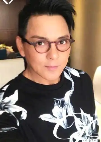 56岁莫少聪近照曝光隐退演艺圈独自抚养女儿