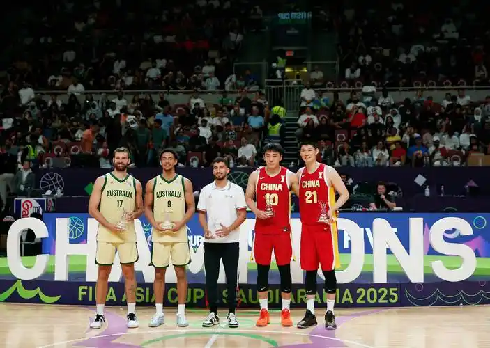 篮球——中国男篮获亚洲杯亚军