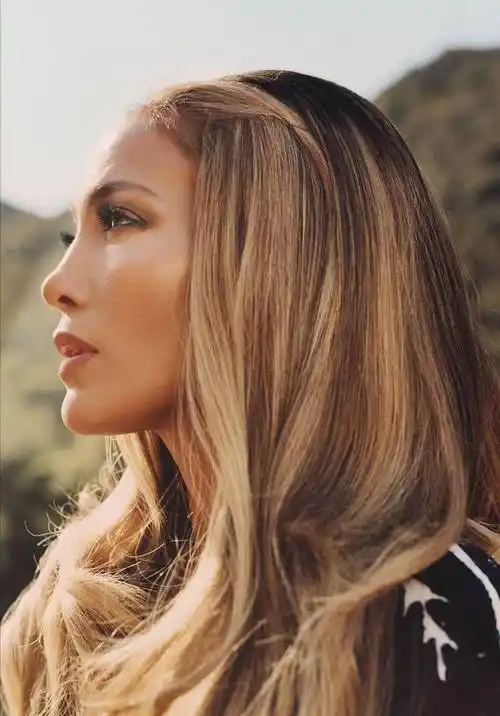 美国女演员珍妮弗·洛佩兹的时尚大片_詹妮弗·洛佩兹_封面_穿着