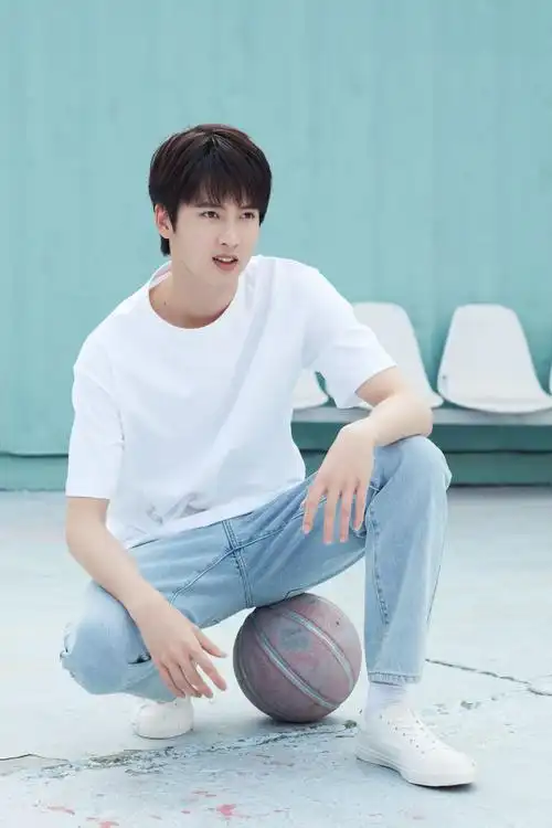 陈宥维最新发布的清爽篮球大片太好看啦