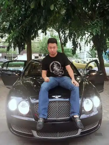 东北90后三亚做豪车租赁,80多辆车租给富二代,明星,网红,空姐