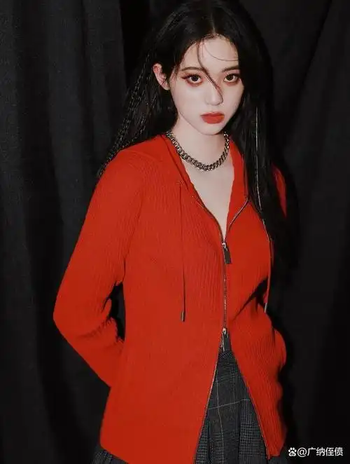 欧阳娜娜展示出了这样一种优雅的气质,令人赞叹不已.