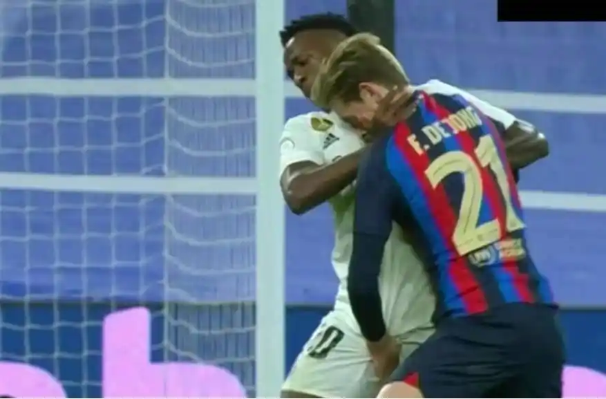 世一中重出江湖!德容国家德比中再现掏裆绝技