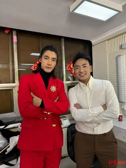 四川凉山籍歌手海来阿木首次登上春晚:这是一个至高无上荣誉的舞台|海