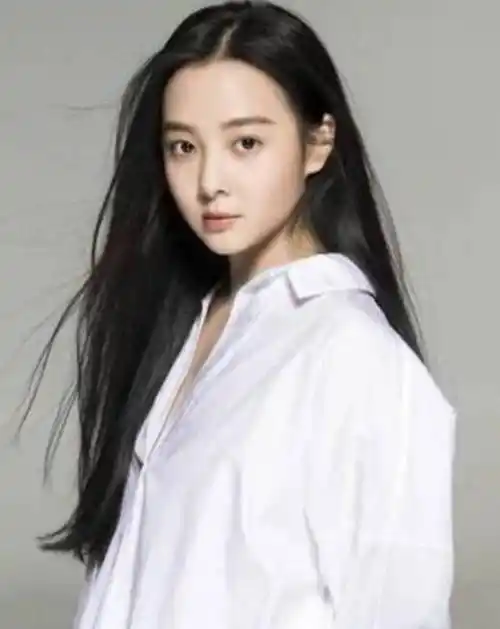 她14岁把初恋给了释小龙,如今27岁女人味十足!_杨丽晓_明星_网友