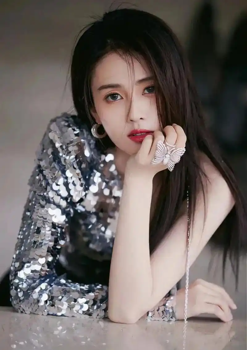 白鹿1994年9月23日出生于江苏省常州市中国内地女演员模特