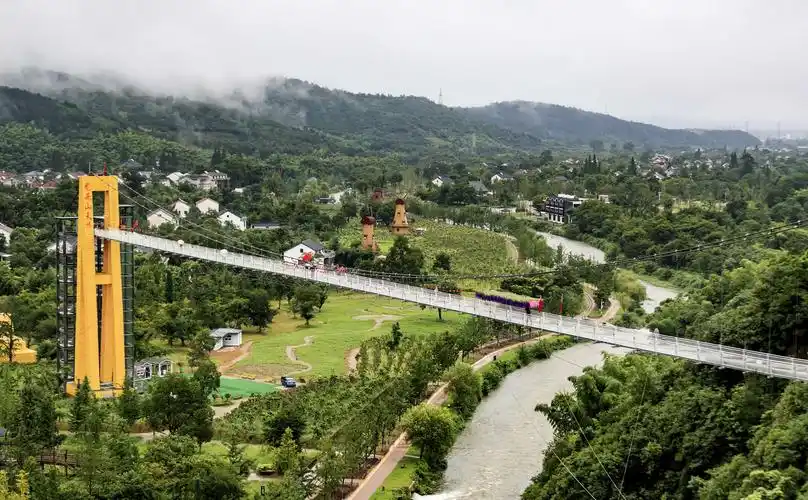 2020年,7月9日长兴八都岕雨中游览记!