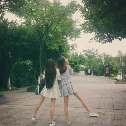 闺蜜头像两个人牵手背影图