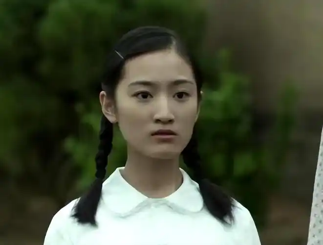 回顾父母爱情捧不红的女演员13岁考上戏如今因整容无戏拍