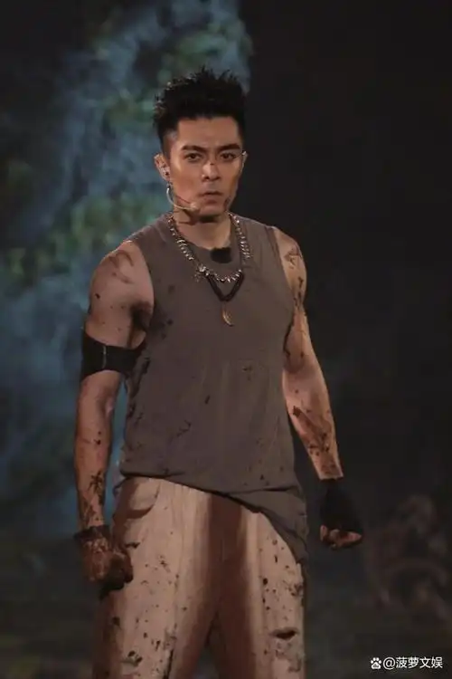 超帅披荆斩棘周柏豪半兽人舞台照又酷又野
