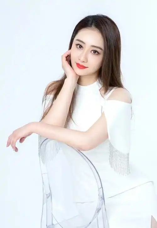 46岁陈德容晒美照获赞,"最美琼瑶女郎"瘦身成功,要复出了?