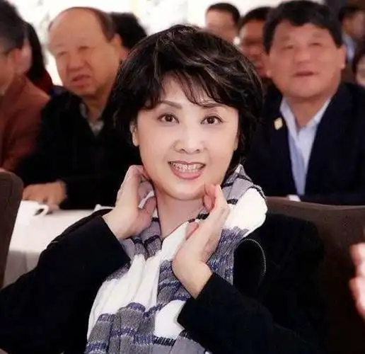 国家一级演员靠西游记火爆全球今67岁不生孩子成这样