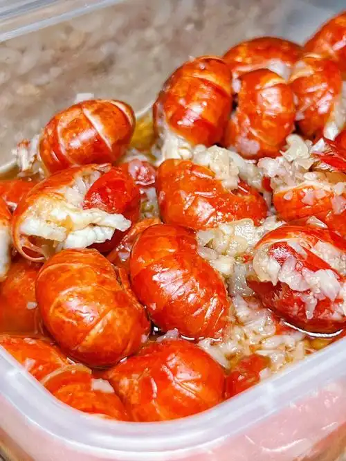 火锅店的外卖鸭货龙虾尾真是越咂摸越香