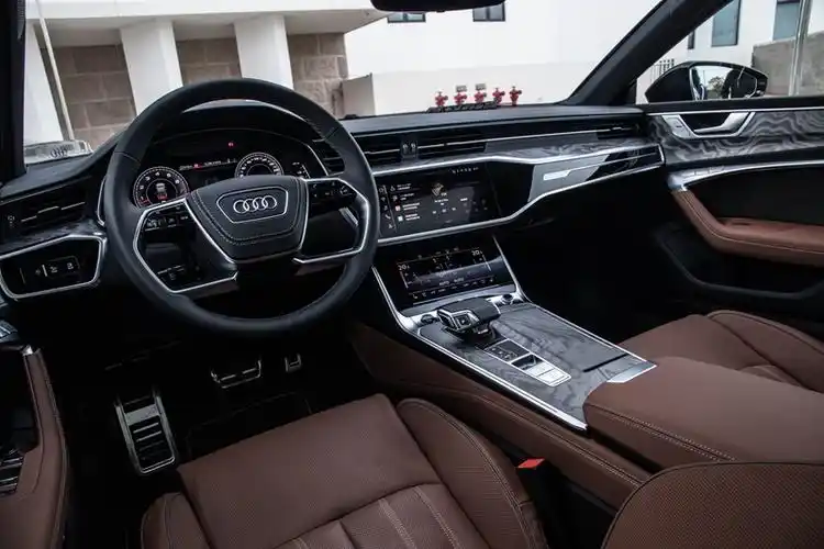 坚定长板效应循序渐进成长试驾新上汽奥迪a7l