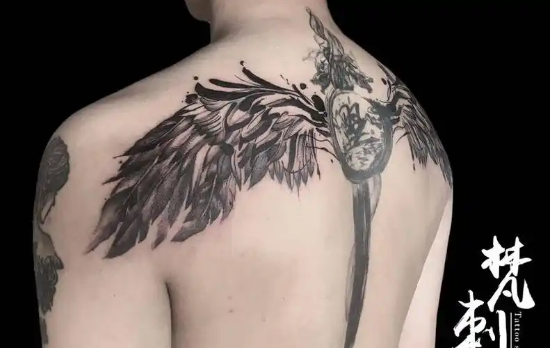 水墨翅膀纹身图片_背部纹身图案(2)_云南省玉溪市纹身店-梵刺纹身工作