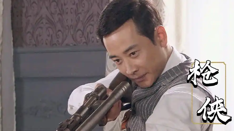 帅哥讲述狙击枪的优点,美女听得一脸懵,真是长见识了