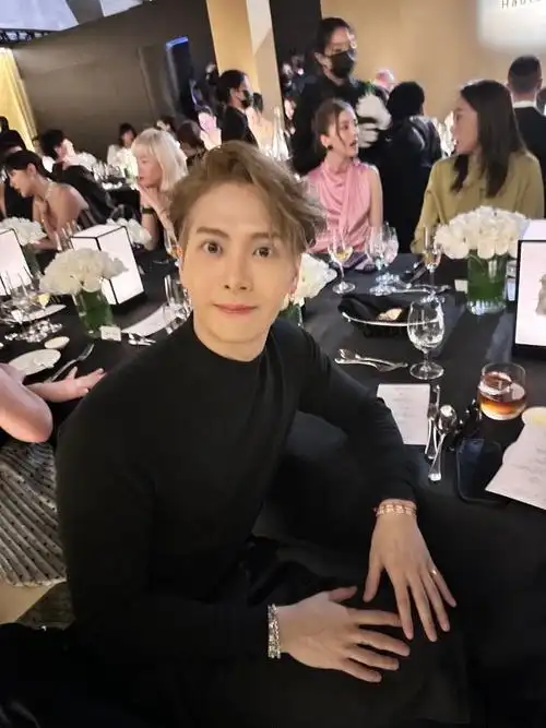 王嘉尔港风贵公子##王嘉尔晚宴路透