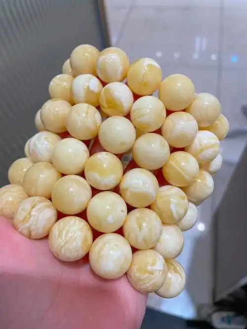 有喜欢这种奶油瓷白花蜡蜜蜡单圈手串吗