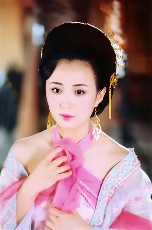 回顾演员杨童舒:低调嫁圈外老公,恩爱13年生一子,被婆家宠成公主