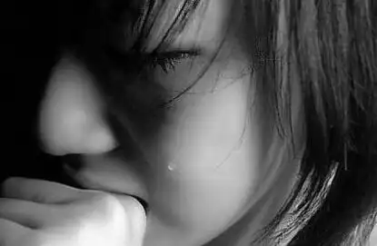 强忍泪水相当于自杀?