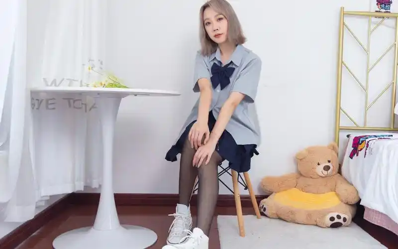 小姐姐不爱光腿神器独爱黑丝 摄影日常分享