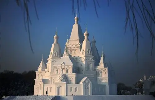[组图] 哈尔滨冰雪节现世界最高雪塑城堡(双语)