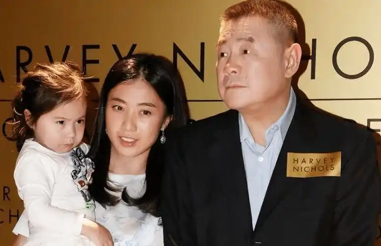 刘銮雄并不怪妻子,还陪着甘比一起看演唱会_吕丽君_投资_恒大