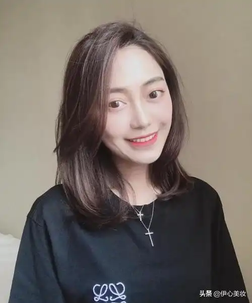 适合脸型:鹅蛋脸,瓜子脸,圆脸发型特点:要说起2020年最浪漫性感的短发