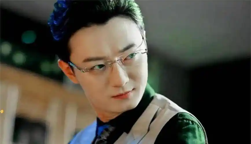 随地大小便,与董璇传绯闻,一年换三任女友,苏小玎身上只剩下是非_腾讯