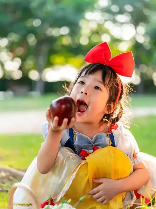 澄海儿童摄影童话故事书跑出来的白雪公主