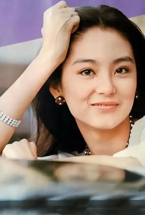 68岁林青霞太辣眼睛,看完她我真想要看看69岁的赵雅芝洗眼睛