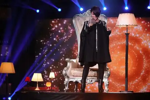 图歌手张惠春老公死了吗自曝独自抚养一对儿女生活艰难