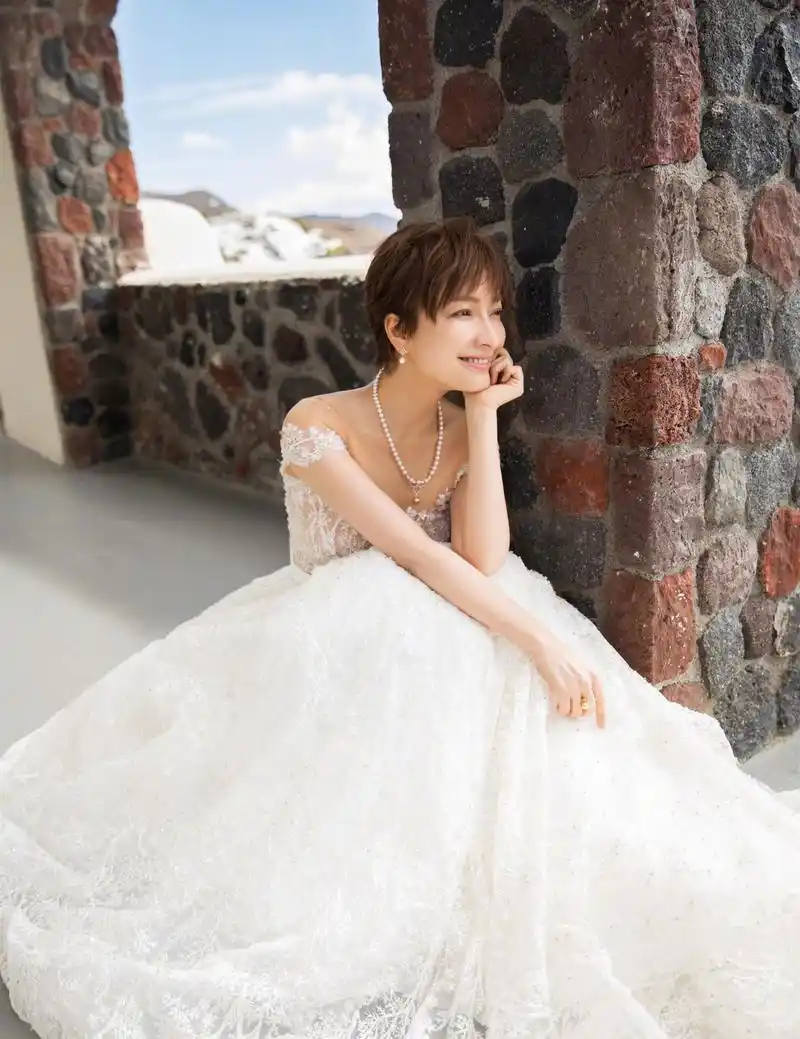 吴昕拍摄婚纱杂志,美若仙子,网友:期待你真的穿上婚纱的那一天
