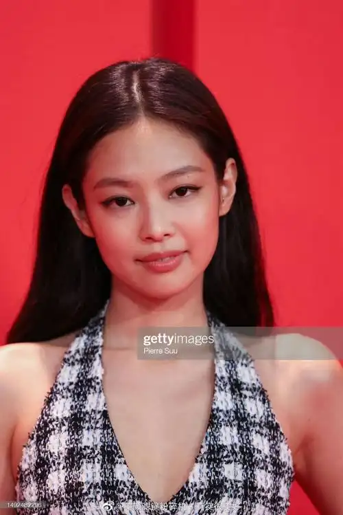 jennie戛纳生图状态