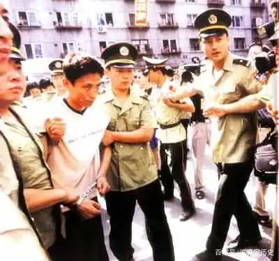 刘涌当年胆大妄为到什么地步?刀砍执法人员,结局令人怒火中烧