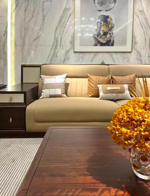 首先,对于123人位的黑檀木沙发,如果价格低于1万元,可能需要谨慎