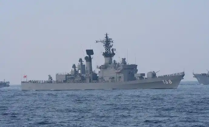 太刀风级防空驱逐舰3ddg-168太刀风号,ddg-169朝风号,ddg-170泽风号旗
