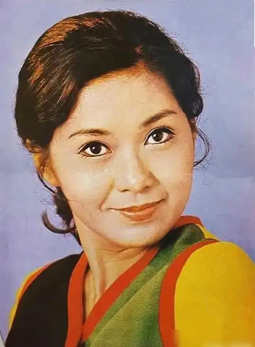 69岁李司棋过年晒自拍俏皮超可爱不显老曾病魔缠身仍乐观面对