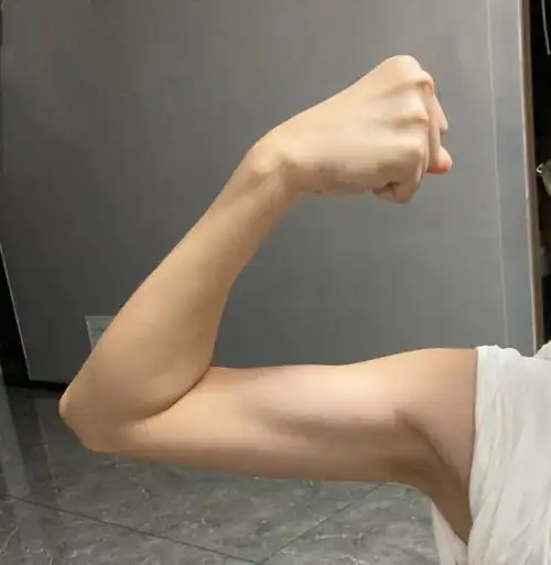 只有我觉得女生胳膊上的肌肉线条也很好看吗
