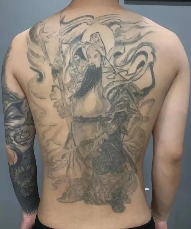 常德纹身丨左滑帮我上色.-遮盖前是一个古早的关公 -遮盖后是 - 抖音