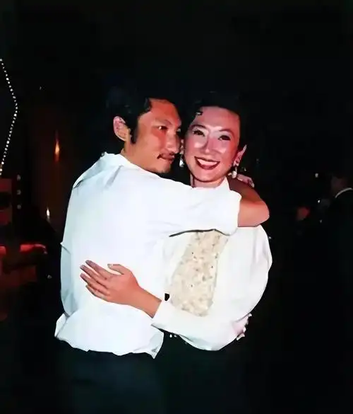 回顾施南生63岁选择与徐克离婚如今怎么样了