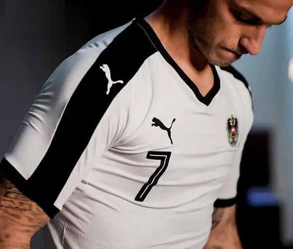 16-17欧洲杯奥地利客场球衣