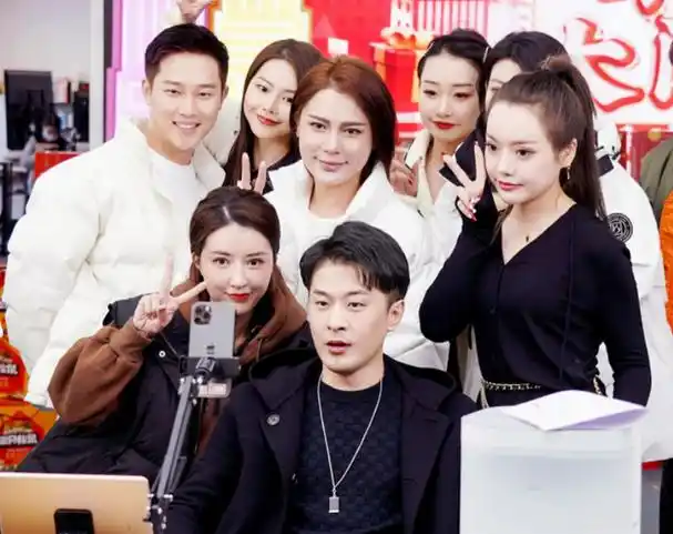 网红辛巴回怼粉丝,否认"骂徒弟"是炒作,猜测:赵梦澈会当逆徒