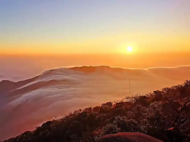 原创广东第13峰大稠顶赏云海日出海拔1500米重装露营完成就是大神