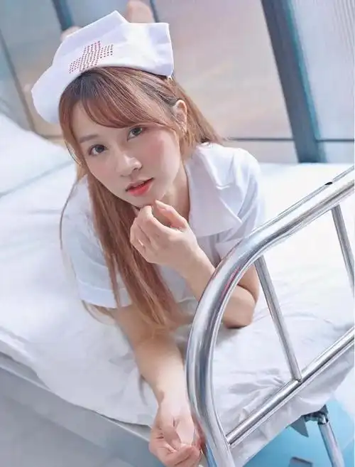 姓名:小紫职业:乐天拉拉队员,演员国籍:韩国生日:1988年10月26日身高