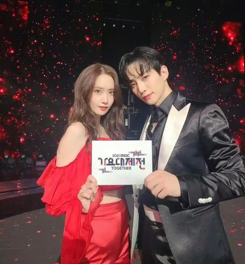 林允儿与李俊昊的恋情传闻自从爆出以来,一直备受关注.